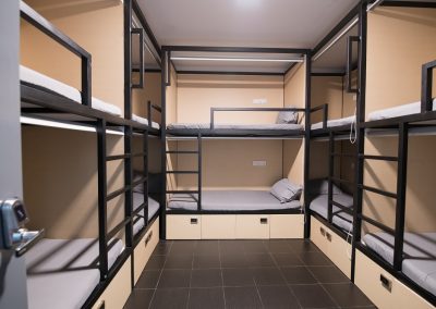 10 Bed Family Room With Shared Bathroom